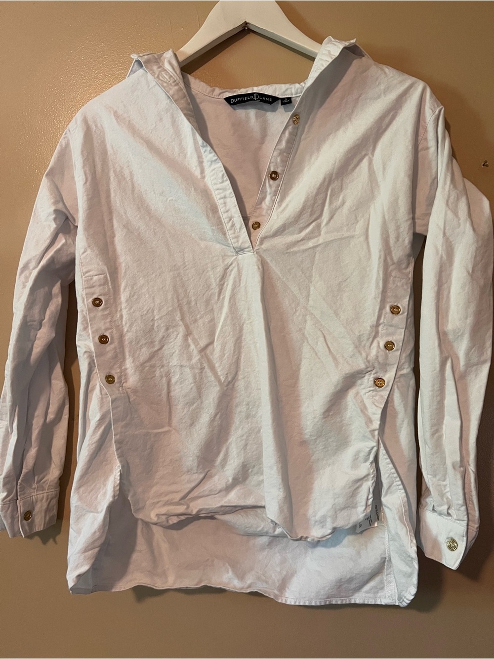 Duffield Lane White Button-Accent Popover Shirt tuckernuck preppy coastal boden